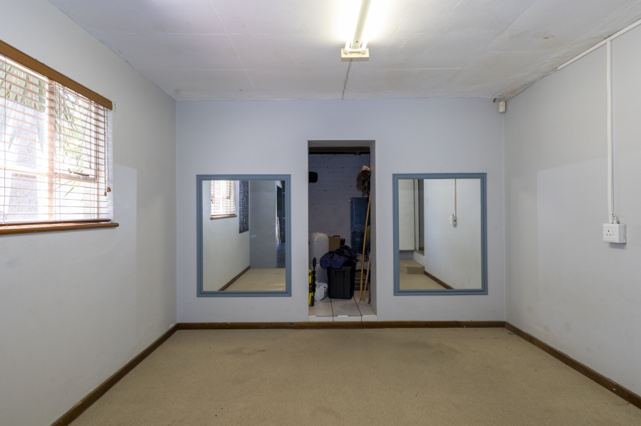 5 Bedroom Property for Sale in West Bank Eastern Cape